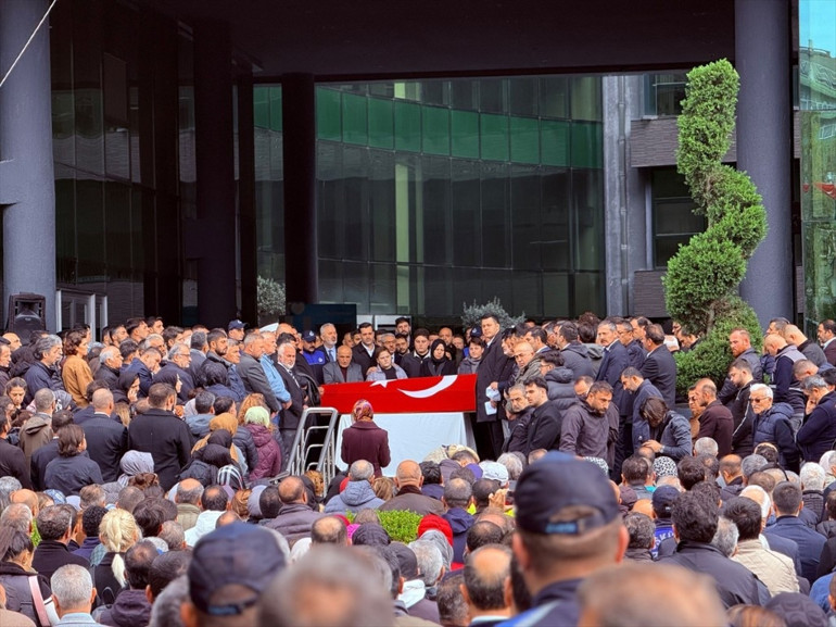 Üsküdar Belediye Başkan Vekili Gültekine veda | Cenazede duygusal anlar: Cumhurbaşkanı Erdoğan, ellerini bırakmadı