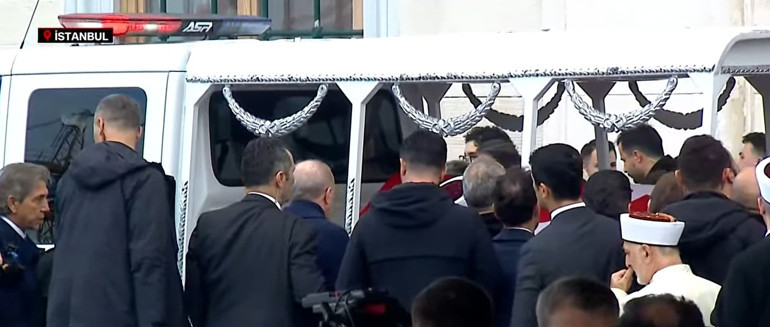 Üsküdar Belediye Başkan Vekili Gültekine veda | Cenazede duygusal anlar: Cumhurbaşkanı Erdoğan, ellerini bırakmadı
