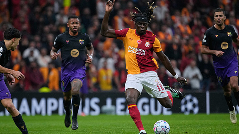 Galatasarayın yıldızı köprüleri attı Ayrılmak istiyor