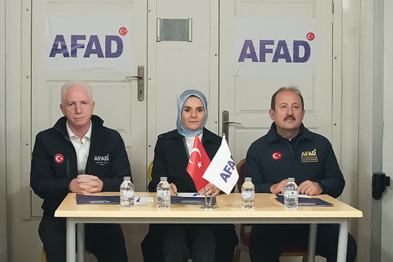 Tehlike geçmedi: Sağanak yağış geri geliyor Sel felaketinin ardından uyarılar peş peşe geldi | Meteoroloji saat verdi: İstanbul dahil 45 ilde alarm