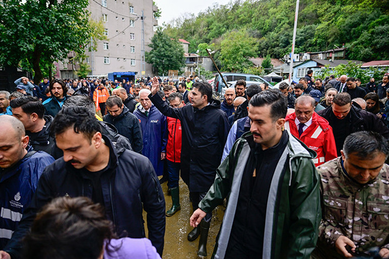 Tehlike geçmedi: Sağanak yağış geri geliyor Sel felaketinin ardından uyarılar peş peşe geldi | Meteoroloji saat verdi: İstanbul dahil 45 ilde alarm