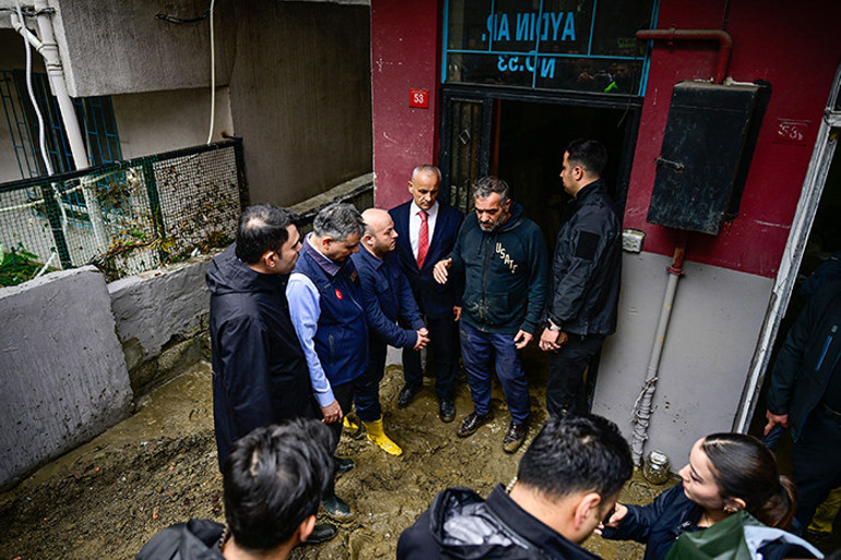 Tehlike geçmedi: Sağanak yağış geri geliyor Sel felaketinin ardından uyarılar peş peşe geldi | Meteoroloji saat verdi: İstanbul dahil 45 ilde alarm
