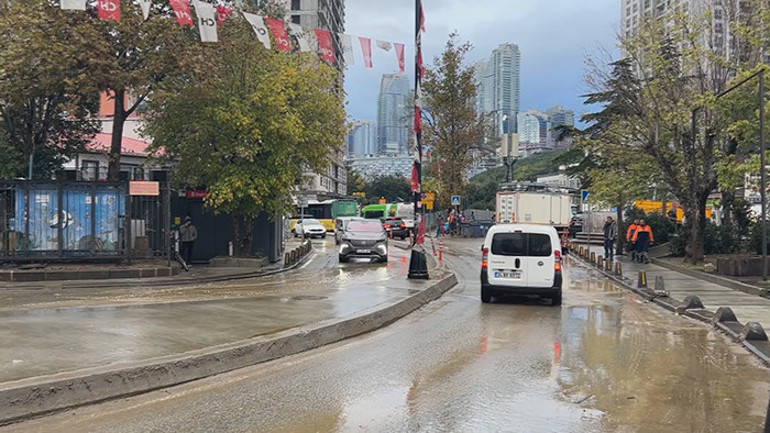 Tehlike geçmedi: Sağanak yağış geri geliyor Sel felaketinin ardından uyarılar peş peşe geldi | Meteoroloji saat verdi: İstanbul dahil 45 ilde alarm