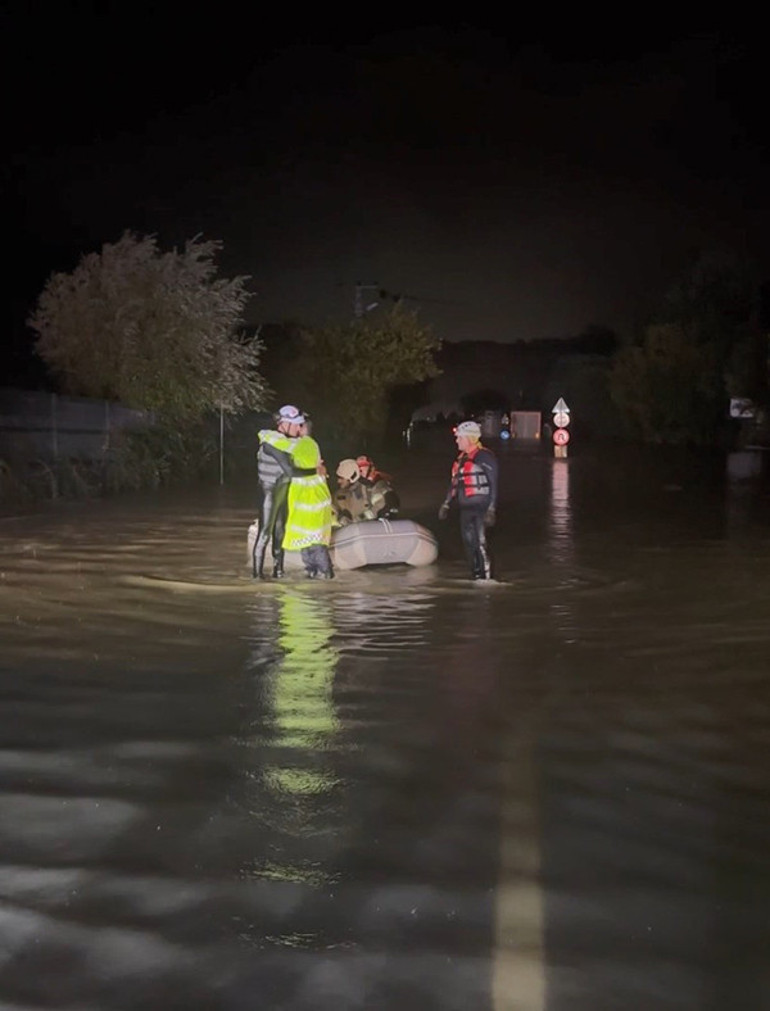 Tehlike geçmedi: Sağanak yağış geri geliyor Sel felaketinin ardından uyarılar peş peşe geldi | Meteoroloji saat verdi: İstanbul dahil 45 ilde alarm