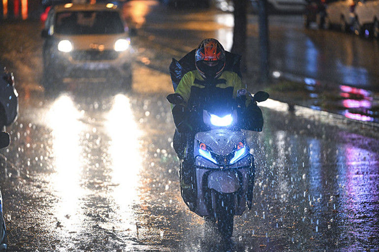 Tehlike geçmedi: Sağanak yağış geri geliyor Sel felaketinin ardından uyarılar peş peşe geldi | Meteoroloji saat verdi: İstanbul dahil 45 ilde alarm