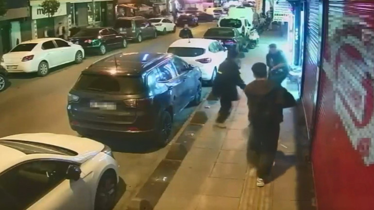 Esenlerde sokak ortasında silahlı düello: Birbirlerini vuran iki şüpheliden biri serbest