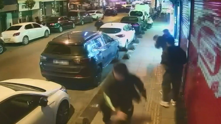 Esenlerde sokak ortasında silahlı düello: Birbirlerini vuran iki şüpheliden biri serbest