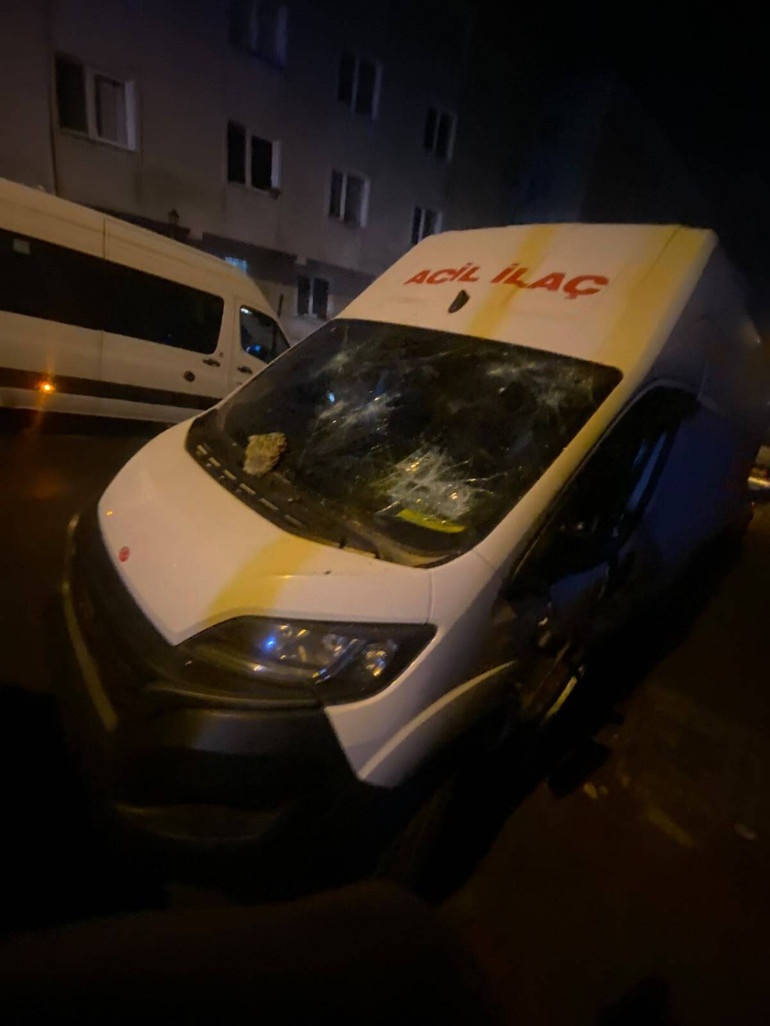 İstanbul’da eski sevgili kabusu Minibüsü dağıttı, ortalığı birbirine kattı