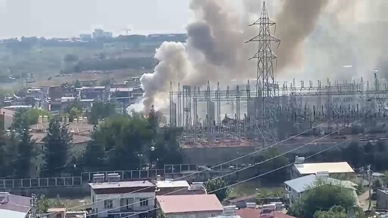 Diyarbakırda trafo merkezinde yangın ve patlamalar kamerada