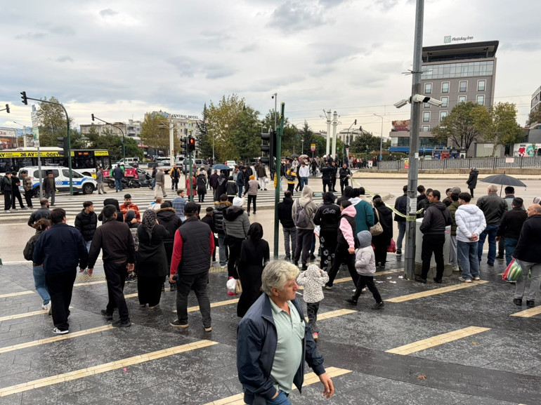 Bursada dehşet anları: Çocuklarını göremeyen kadın boğazına bıçak dayadı