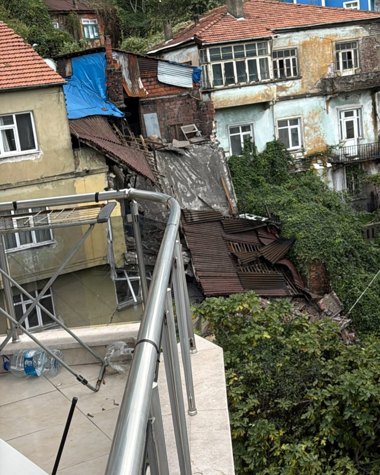 Zonguldakta sağanak felaketi: Dün duvarı yıkılan ev bugün tamamen çöktü