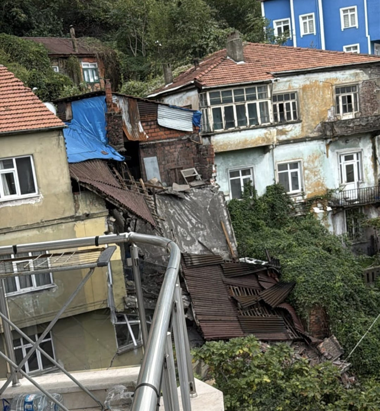 Zonguldakta sağanak felaketi: Dün duvarı yıkılan ev bugün tamamen çöktü