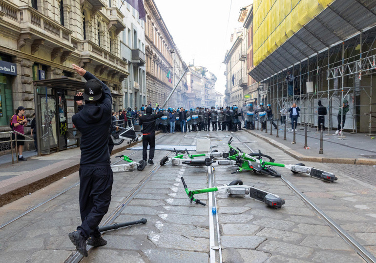 Avrupa savaşta Protestolar kıtaya yayıldı