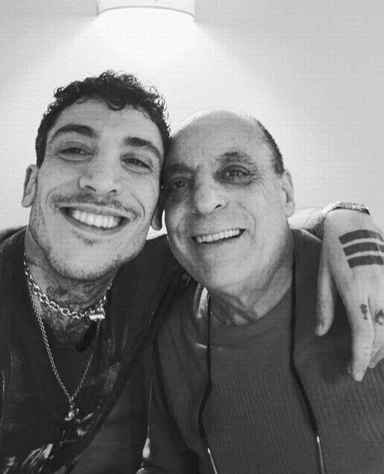 Can Bonomo babasını son yolculuğuna uğurladı... Yorumlara tepki gösterdi
