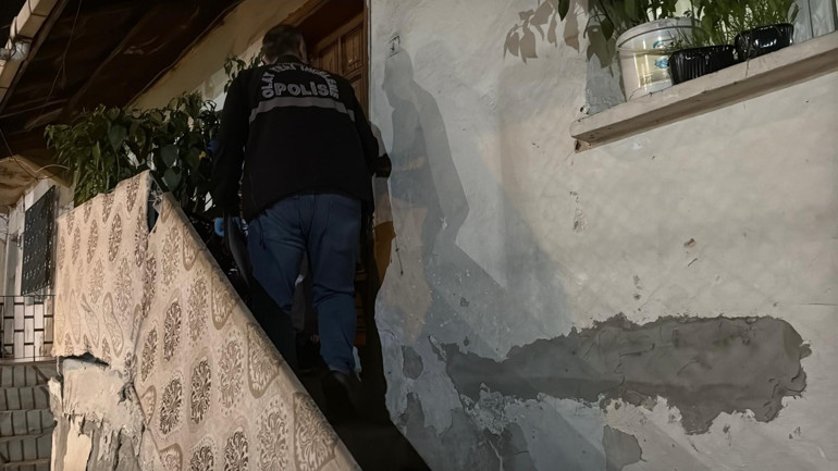 Karabükte kıskançlık kavgası kanlı bitti: Sevgilisini bıçaklayan kadın gözaltında