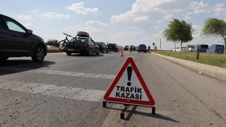 Adalet Bakanı Gürlek duyurdu: Kurgu kaza çetesine şafak baskını, 77 gözaltı