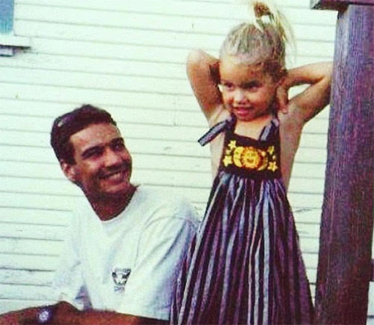 İlk annelik sevincine doyamadan hayata veda etti... 34 yaşındaki model yürekleri yaktı... Küçücük kızı kokusuna hasret büyüyecek