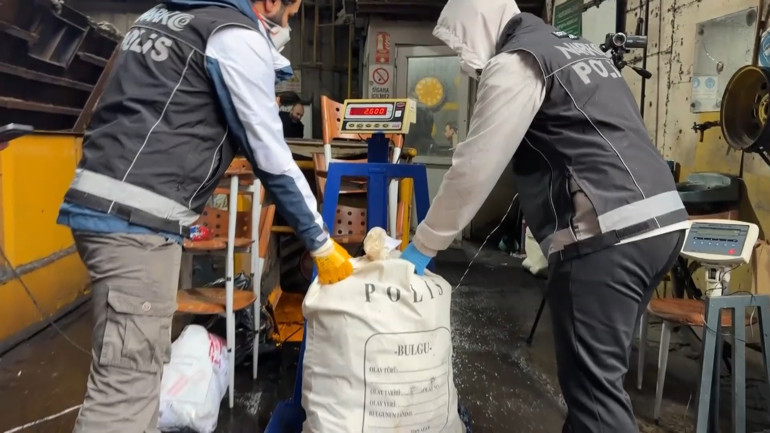 İstanbulda 10 ton uyuşturucu alevlere teslim edildi: Tonlarca zehir kül oldu