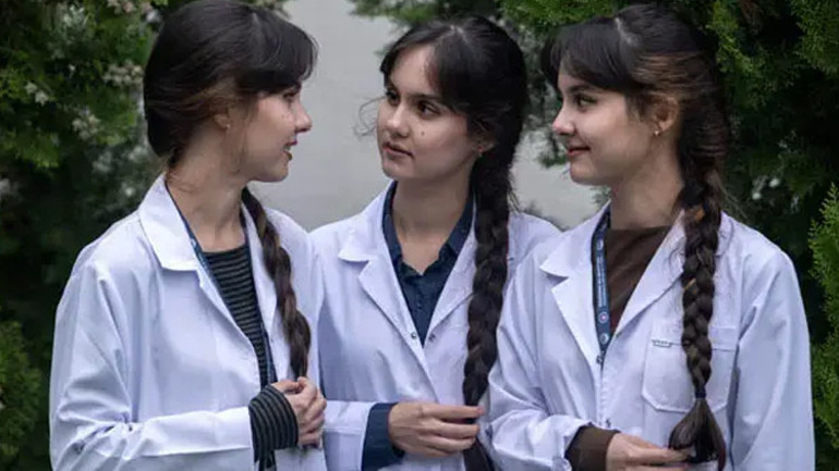 İbn-i Sinanın torunları Türkiyede doktor oluyor: Özbek üçüzlerin tıp yolculuğu Gülhanede devam ediyor