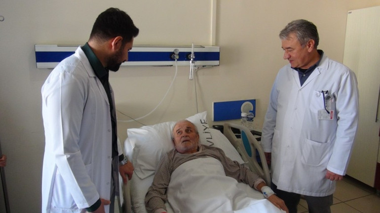 Türkiyede ilk kez gerçekleştirildi: Sağ böbreği leğen kemiğinde olan hastaya başarılı operasyon