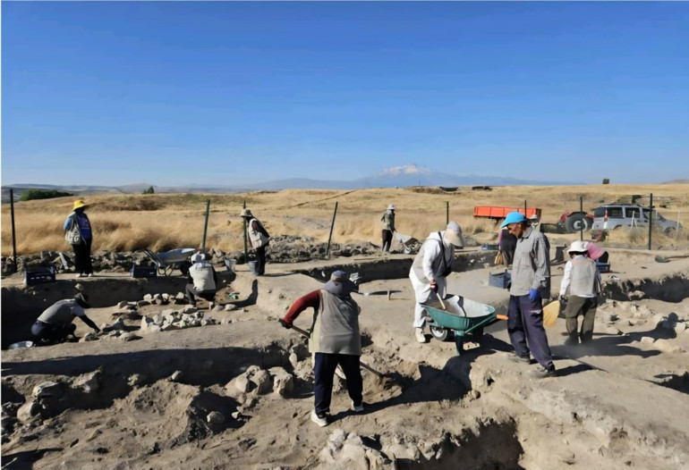 Kültepe’de 78 yıllık kazı tarihinde bir ilk 2 bin yılı aşkın geçmişe sahip mozaik döşemeli yapı gün yüzüne çıkarıldı