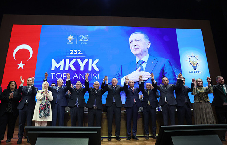 AK Partide MKYK toplandı