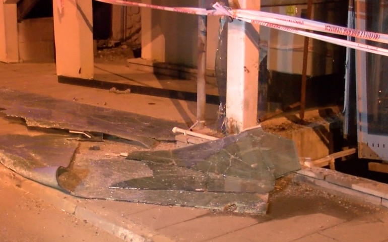 Ankarada belediye otobüsü üst geçide çarptı: 24 yaralı