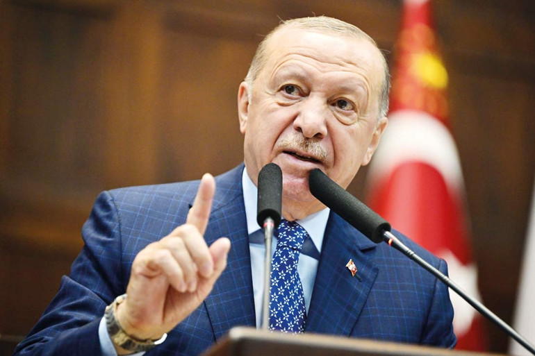 Fon soygununu eleştiren tabana övgü