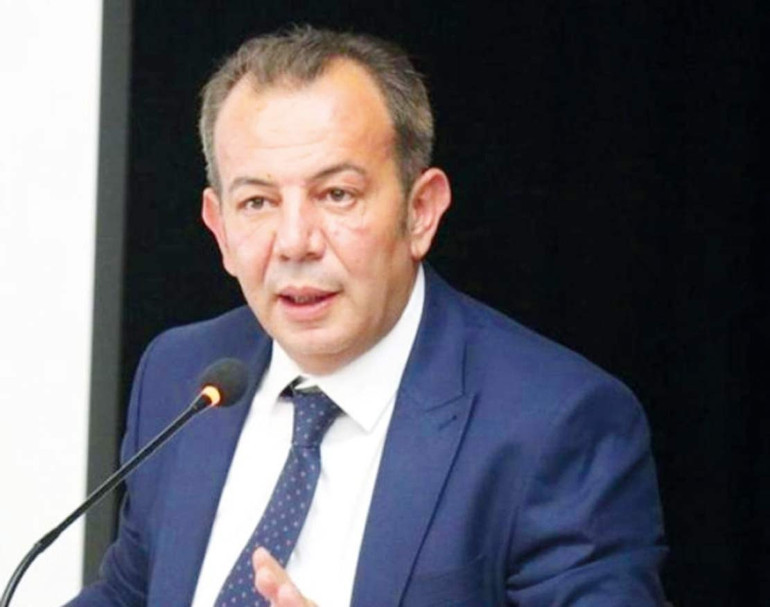 Fon soygununu eleştiren tabana övgü