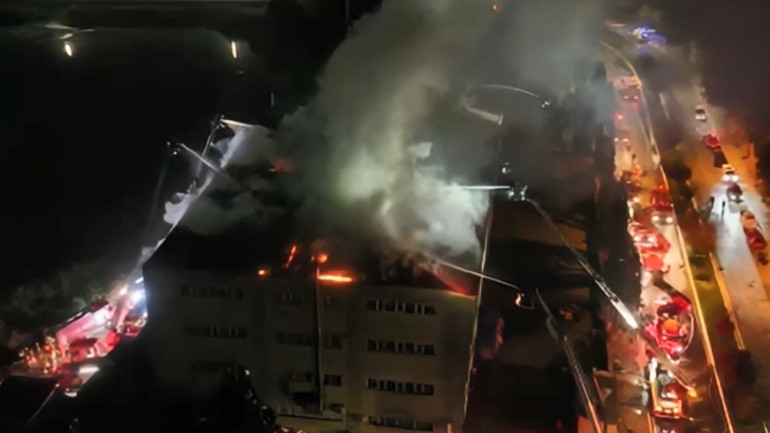 Tuzla’da ayakkabı fabrikasında yangın: Alevlere müdahale ediliyor