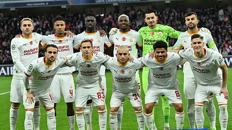 Lille zaferi sonrasında Galatasaraya övgü yağdırdılar: Fenerbahçe derbisi öncesinde kötü oyun eleştirilerinin önüne geçti , Cesaretinin ödülünü Fransa’dan çok önemli bir galibiyet çıkararak aldı
