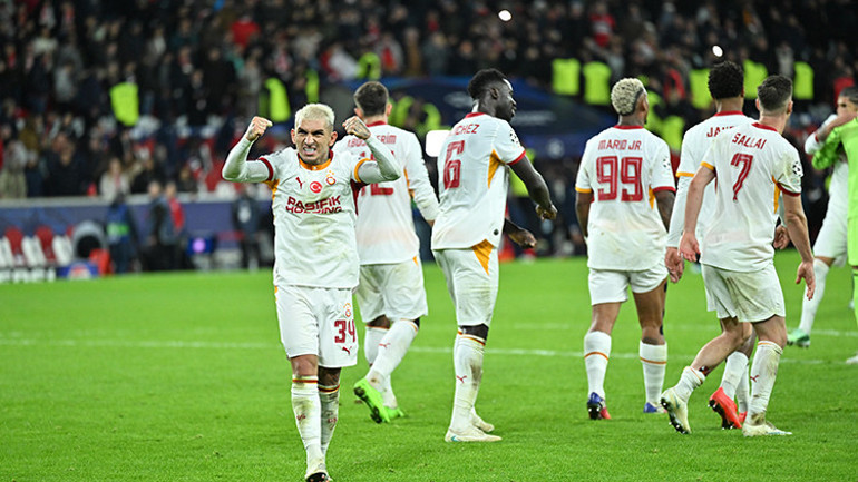 Lille zaferi sonrasında Galatasaraya övgü yağdırdılar: Fenerbahçe derbisi öncesinde kötü oyun eleştirilerinin önüne geçti , Cesaretinin ödülünü Fransa’dan çok önemli bir galibiyet çıkararak aldı