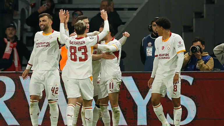 Lille zaferi sonrasında Galatasaraya övgü yağdırdılar: Fenerbahçe derbisi öncesinde kötü oyun eleştirilerinin önüne geçti , Cesaretinin ödülünü Fransa’dan çok önemli bir galibiyet çıkararak aldı