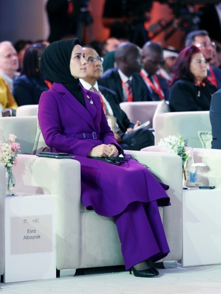Emine Erdoğan ve Esra Albayrak’tan Özbekistan’da önemli temaslar… ‘Savaş bölgesindeki çocukların sesiyiz