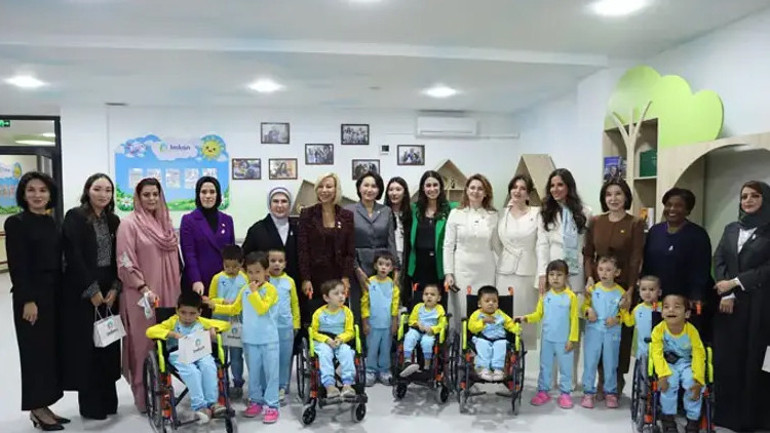 Emine Erdoğan ve Esra Albayrak’tan Özbekistan’da önemli temaslar… ‘Savaş bölgesindeki çocukların sesiyiz