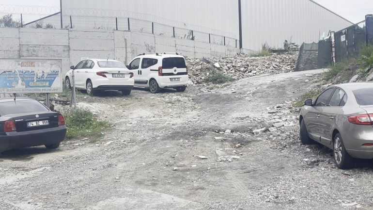 17nci kattan boş araziye uzanan hesaplaşma: Rezidans saldırganı otomobilde ölü bulundu