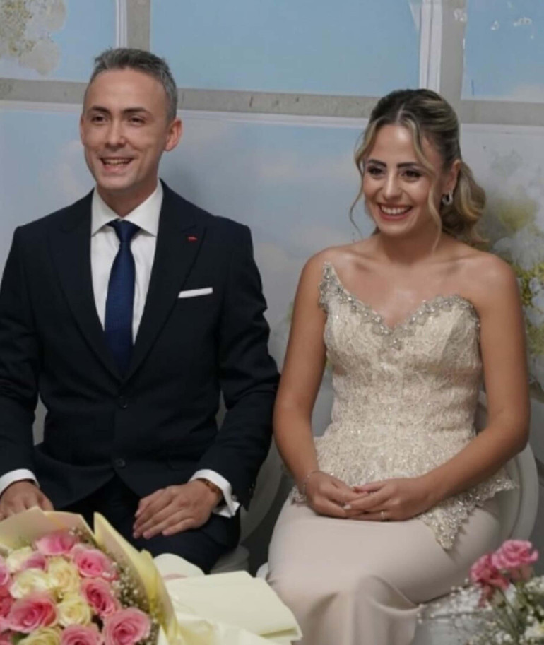 İzmirde vahşet Polis memuru, avukat nişanlısı Özge Penbegülü öldürüp intihar etti