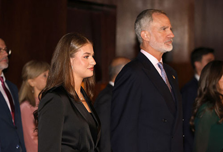 Beline kuşağını sardı... Annesi de hazinenin anahtarını ona vermiş