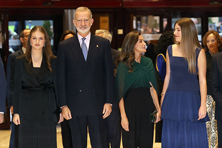 Beline kuşağını sardı... Annesi de hazinenin anahtarını ona vermiş