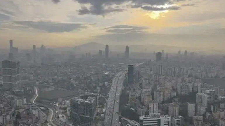 İstanbulda hava kirliliği eylülde yüzde 3 arttı: En kirli hava Sultangazi ve Kağıthanede