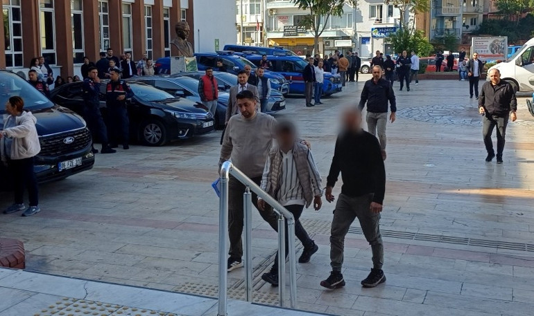 Sevgilisinin kapısını çaldı, karşısına eşi çıktı: Film gibi kovalamaca adliyede bitti