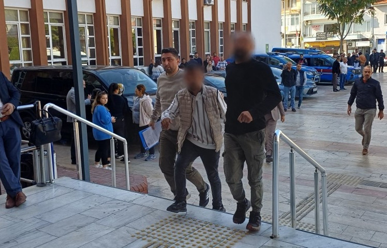 Sevgilisinin kapısını çaldı, karşısına eşi çıktı: Film gibi kovalamaca adliyede bitti