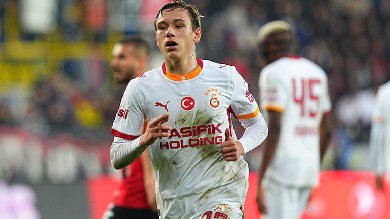 Galatasaraylı Batrakovu canlı izlediler 50 milyon sterlin