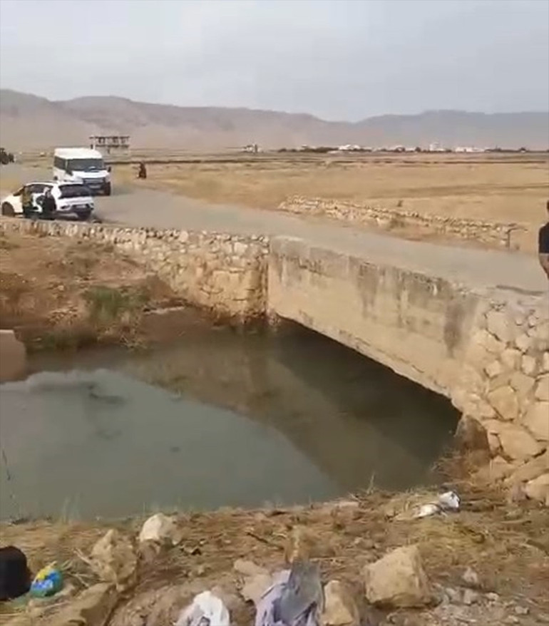 Mardinde feci kaza Otomobil sulama kanalına devrildi: Aynı aileden 4’ü çocuk 6 kişi hayatını kaybetti