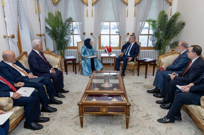 Dışişleri Bakanı Fidandan diplomasi trafiği