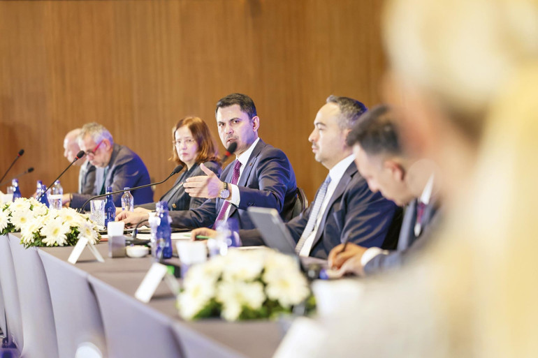 Bu fotoğraf iki dakika bile konuşulmuyorsa