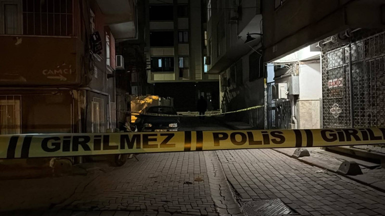 İstanbul’da gece yarısı silahlı çatışma: Mermiler binalara ve iş yerine isabet etti