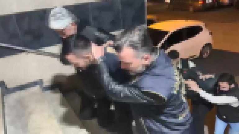 İstanbulda iki ayrı cinayet: Yurt dışına kaçmaya çalışan 3 şüpheli Edirnede yakalandı