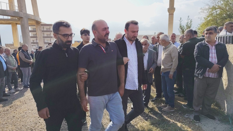 4ü çocuk 6 kişi yan yana toprağa verildi Cenazede yürek yakan anlar: Aileleri gözyaşlarına boğuldu