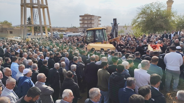 4ü çocuk 6 kişi yan yana toprağa verildi Cenazede yürek yakan anlar: Aileleri gözyaşlarına boğuldu